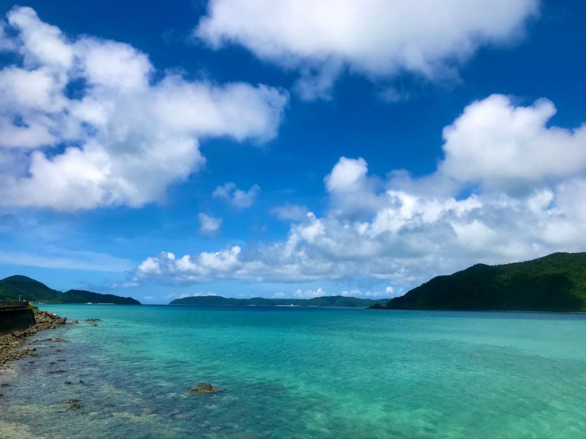 Turquoise shallows and green islands under summer clouds